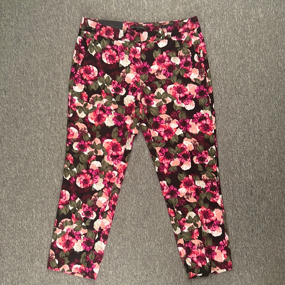BRAND NEW! Banana Republic Womens Floral Shorts Size 4 Short